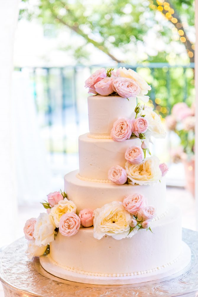 19 Two-Tier Cakes to Inspire Your Wedding Dessert Table